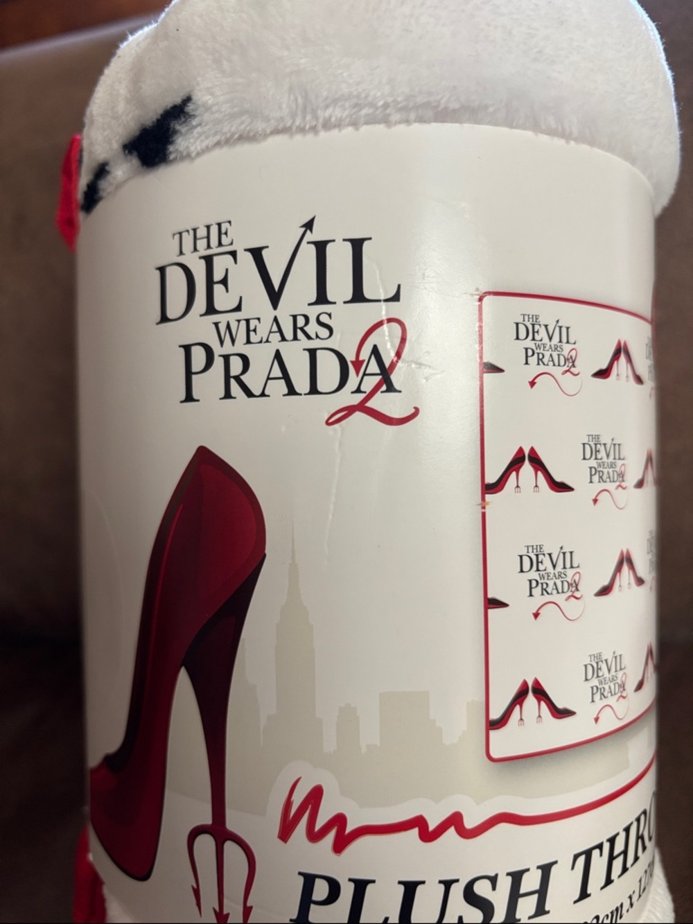 AMC “The Devil Wears Prada 2” Official Plush Throw Blanket - Picture 4 of 5